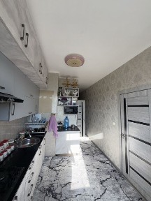 Eski Shaxarda 2 xonali uy tezzsotuvda