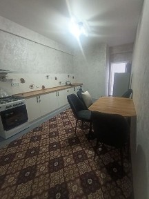 Сдам в Аренду! 2х комнат квартира 60м2 ор: Рохат маэетро. Акт