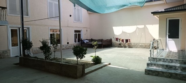 Садриддин Айни 4-соток срочно продаётся дом.