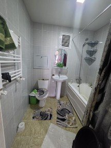 Motrid 3 xonali 5 etaj 86 kvadrat sotiladi