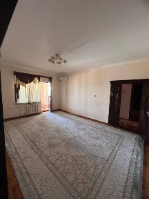Шахар марказида жойлашган 5 хонали квартира ижарага берилади