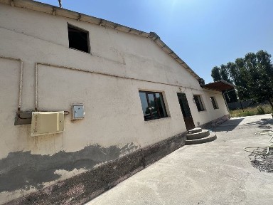 Hovli uy sotiladi,Bektemir post taraf,2,5 sotiq keng 3 xonali kotta uy