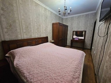 Продаю своя квартиру 3/7/9 оринтир дружба народов комолон ош