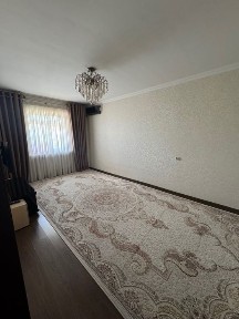 2 xonali 2-etaj oʻzimizaniki srochno. Shaxsiy parkovkasiga ega