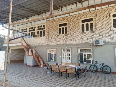 Toshken viloyati Urtachirchiq tuman 10 sotixli hovli srochno sotiladi