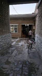 Уй сотилади Хатирчи центрда