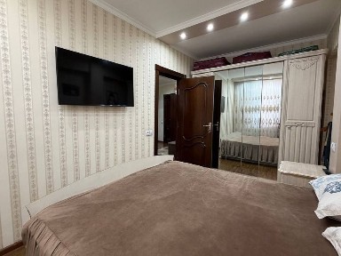 Квартира на Ц6-кафе на Небе 2+1*4/4/4 общ пл 100м, ремонт хороший