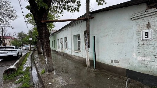 Продается Дом вдоль дороги 1 соток фасад 12м ул Озод шарк