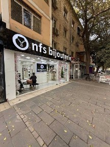 Noturar bino sotiladi