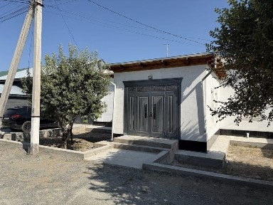 Xiva shahar, Abbadnoy ko‘chasida shinam hovli-joy sotiladi.