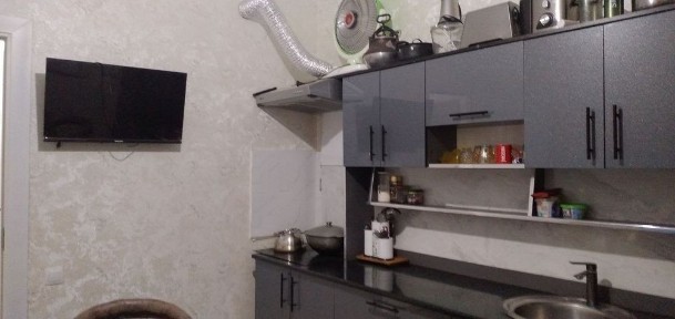 Guliston shahri yangi bozor yangi dom 2 xona balkonli.