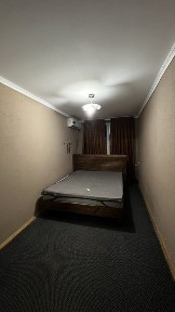 2 хонали квартира арендага берилади Яккасаройда. Пирамит олдида