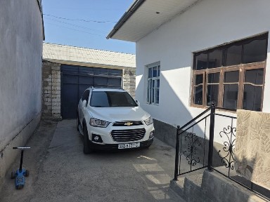 Uy sotiladi avangard 4 soʻtix 4 xona uyi bilan uyi ortacha yaxshi
