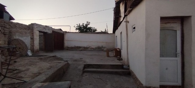 Yangiyol Shaxar markazida 6 sotx 8 xona uy sotiladi