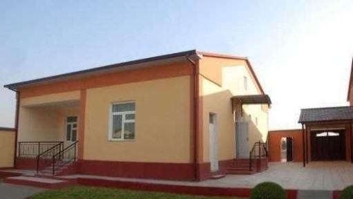 Tandirchida 600 m2 namunali uy zudlik bilan sotiladi