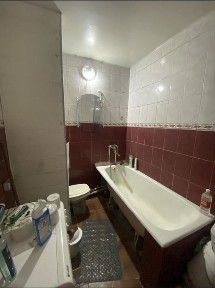 G'afur-g'ulom metrosi oldida bollarga kv 80$