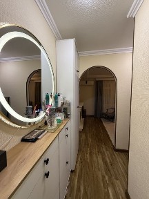 Продается квартира 1 комнатная переделанная в 2 -ух комнатную. Своя.