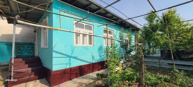 Toshkent viloyati Olmaliq shaharda hovli uy sotiladi