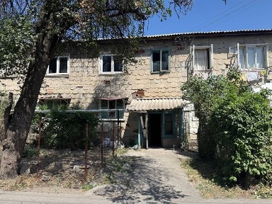 Продам 2 комнатную квартиру. Спутник -9. Первый этаж. Капитальный ремо