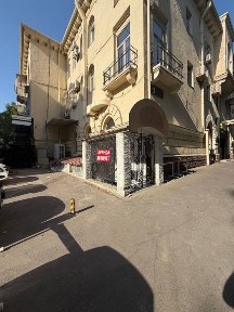 Сдаётся помещение по ул. Навои. 1 ряд с стоянкой и шлагбаумом