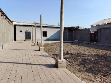 Yangi Qo'yliq orqasida uy sotiladi