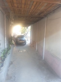 Hovli uy sotiladi