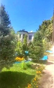 Ховли сотилади 5 хона 5.5 сотик Чирчик ш. Хамза мфй