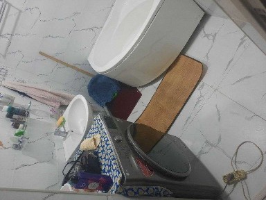 Уй сотилади. 3 хонали