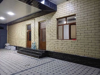 Hovli sotiladi srochno