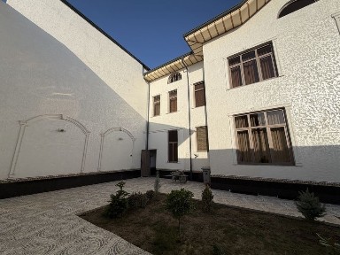 Bino sotiladi Uzbekistanskidan 200 metr atrofda Krinkila ko'chasidan