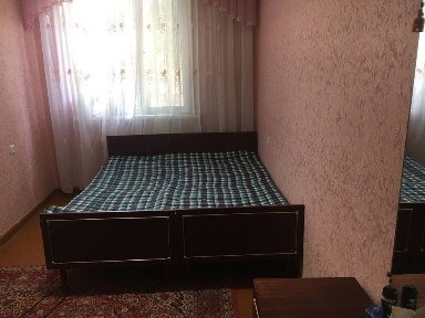 Аренда 2.хонали 1.этаж оила. Метро тинчлик оилага берилади