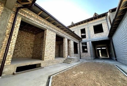 Юнусобод катта хасанбойда 3 сот каробка уй сотилади сифатли қурилган