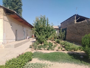 Fozilov Voyen chast yonida, o'zimizzi uy sotiladi