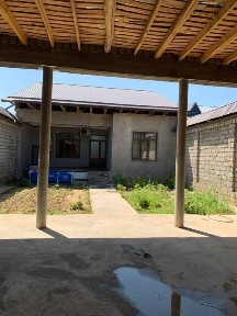 Xovli sotiladi. Uch qaxramondan 6 km otkanda