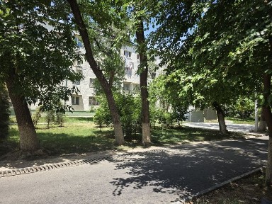 Продаётся 1 переделанная на 2х комнатная квартира на рисовом