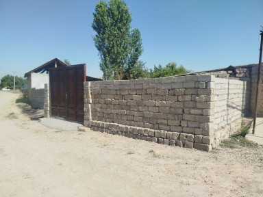 Srochno hovli sotiladi 3 sotih 3 hona 35,000 Kirib yashasa buladi