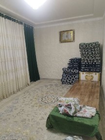 Navoiy sity yaqinidan xovli sotiladi