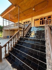 Guliston Shahar 6 sotixli 9 xonali 2 qavatli hovli sotiladi