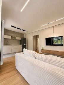 Продается 1 в 2 комн квартира, кирпич, Новомосковская, евроремонт