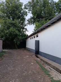 Uchastka sotiladi