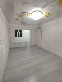 3/3/4 сотилади Азизбек ресторани оркасида