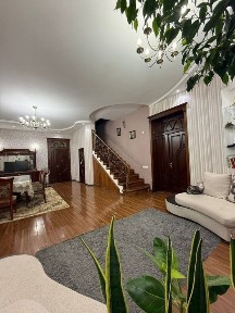 Срочно продается участок 4 комнаты, ориентир: Британская школа, 250м²