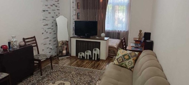 Массив Хумаюн. Продам отличную 2 комнатную квартиру на 1 этаже 9 тажки.