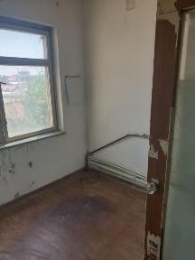 Kvartira 1 xona 2 xona qilingan bez remont