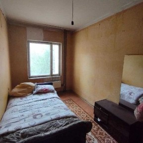 Yunusobod 18 kvartal 2 xonali uy sotiladi srochna sotiladi