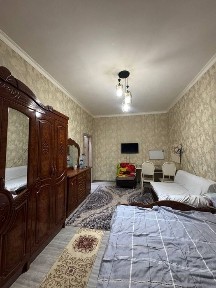 5 каватли домнинг 2 каватида 1 хонали люкс квартира ижарага берилади