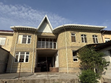 Продаётся Роскошный дом в центре города.