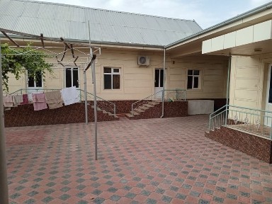Ховли сотилади кировда 8хона 9 соток хамма шароити бор 85000 ками бор