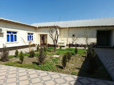 Сдается в аренду участок с полным удобствами в центре.