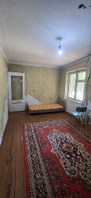 Чирчик шахар пед институт ётокхонаси ёнида 1-хонали 1-этаж 2х6 балкони